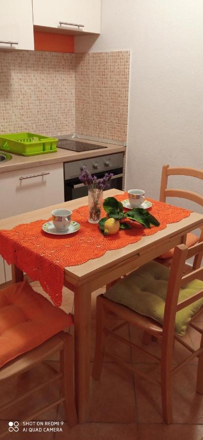 Studios Ana Mari Komiža Rum bild