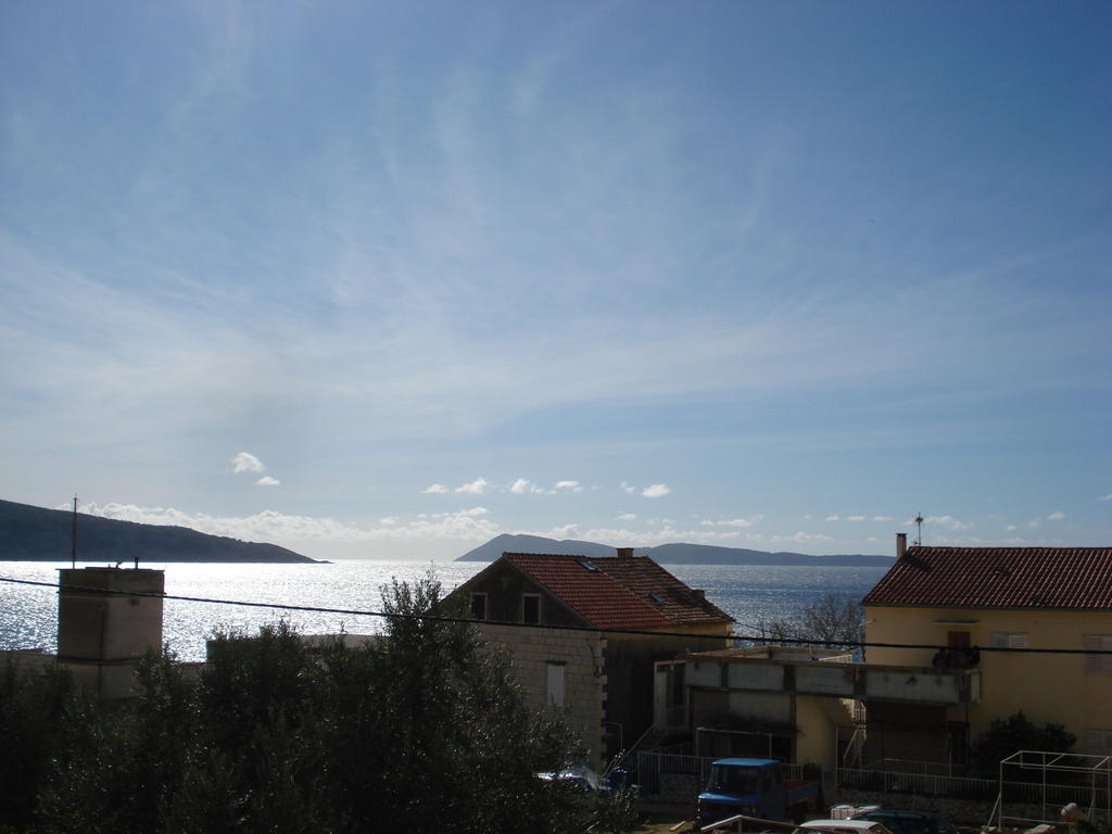 Studios Ana Mari Komiža Rum bild