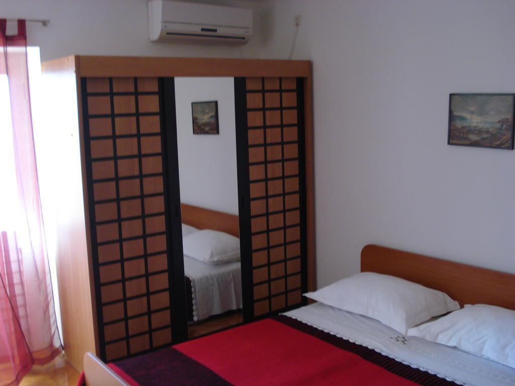 Studios Ana Mari Komiža Rum bild