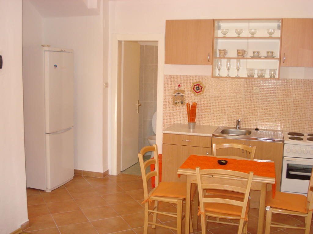 Studios Ana Mari Komiža Rum bild